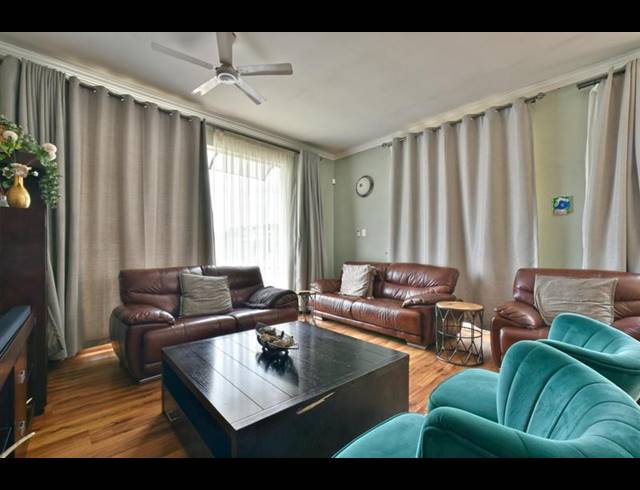 4 BEDROOM HOUSE FOR SALE IN OAKDENE